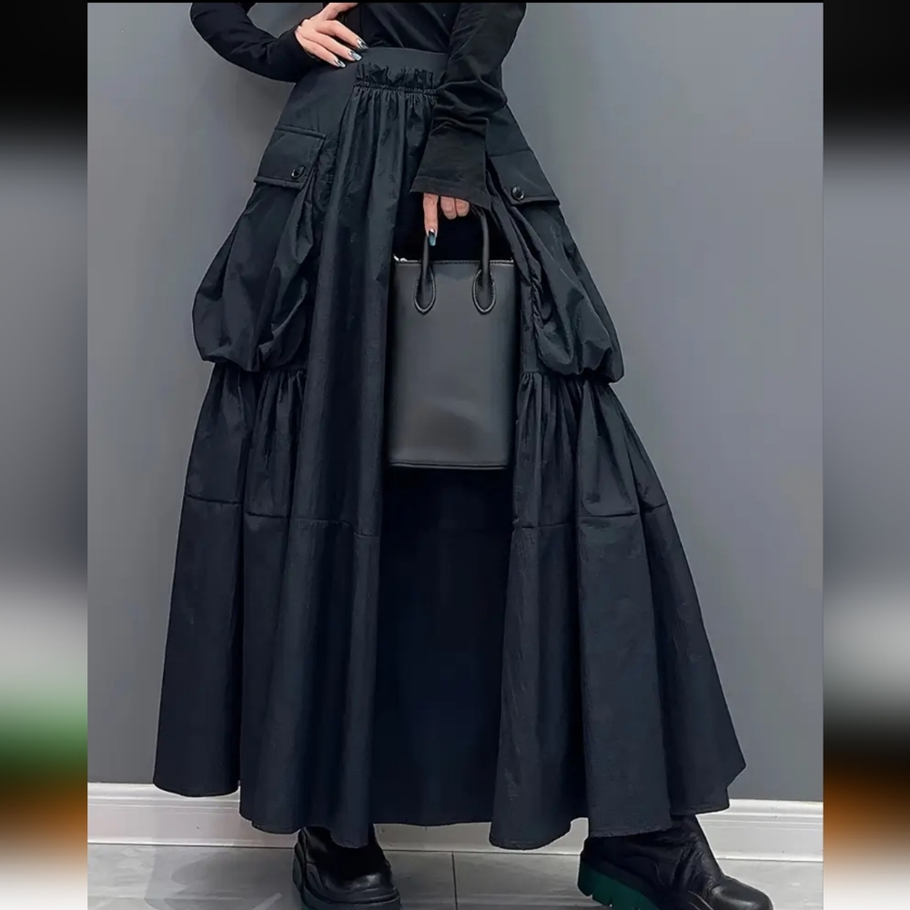 Trendy Black Vintage-Inspired Maxi Skirt with Large Pockets and Ruffled Hem - Picture 4 of 5